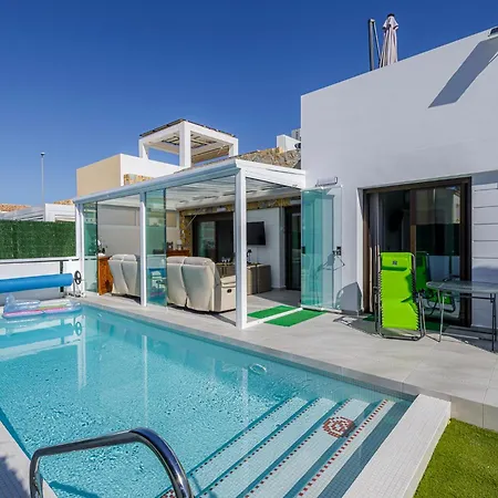 Luxe Met Verwarmd Zwembad Villa *