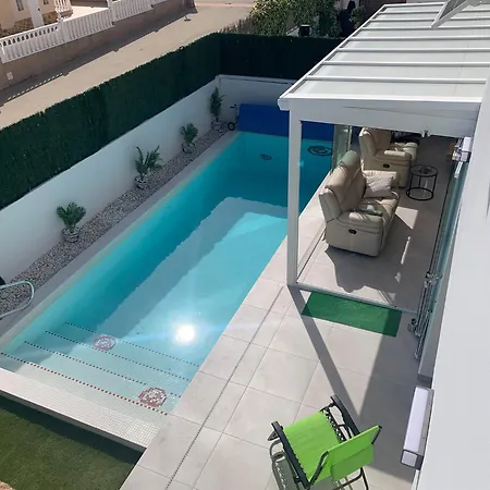 Luxe Met Verwarmd Zwembad