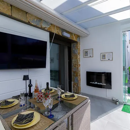 Luxe Met Verwarmd Zwembad